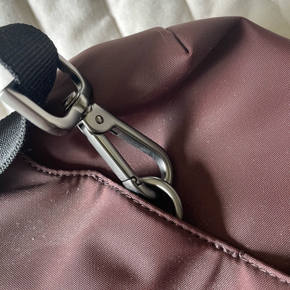 *Brand New* Away Burgundy The Everywhere Travel Bag Sleek Minimalist Design - Picture 3 of 10